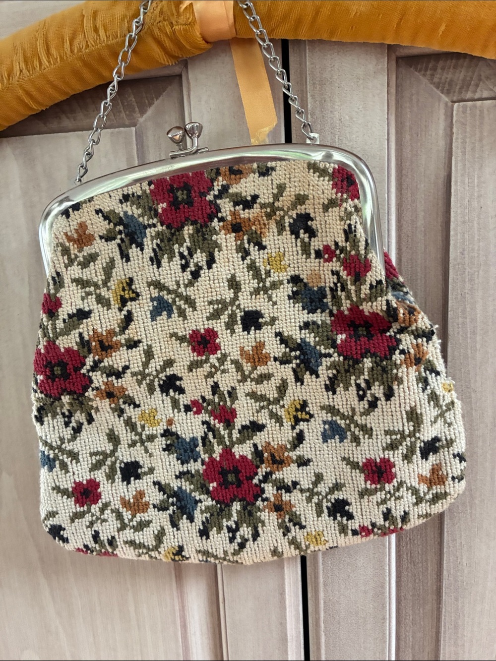 Floral Beaded Frame Wristlet Clutch in Cream & Red
